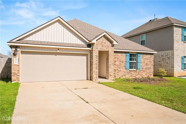 9079 Worthington Ct, Alexandria, LA 71303
