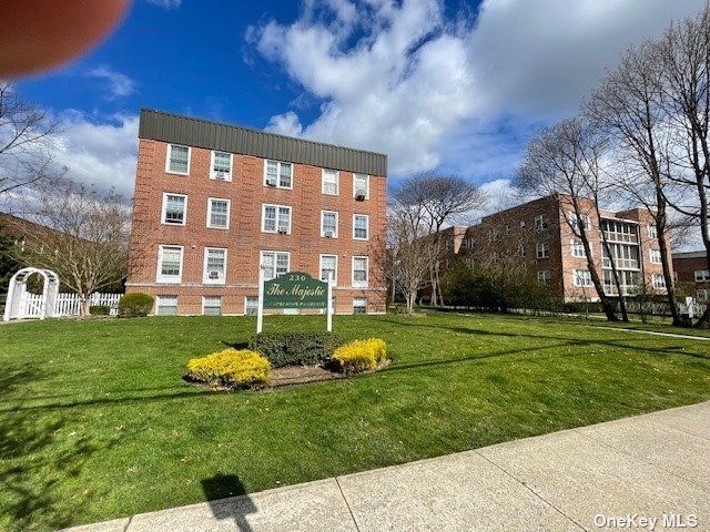 230 Central Avenue UNIT 2H, Lawrence, NY 11559