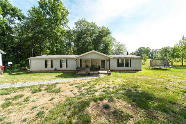 5925 Bobs Lake Rd, Hamptonville, NC 27020