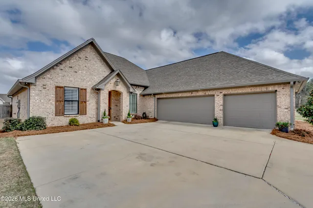 415 Pilot Cir, Brandon, MS 39047