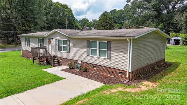 2418 6th Ave SW, Hickory, NC 28602