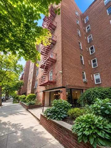 33-24 91 Street #4S, Jackson Heights, NY 11372