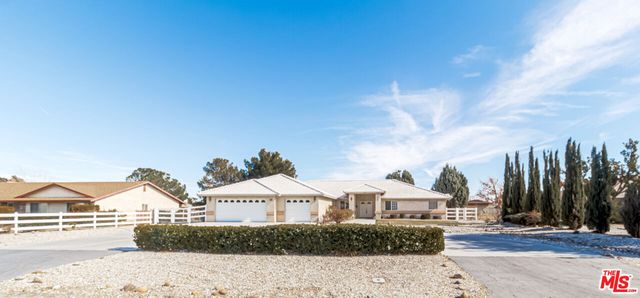 12395 Yorkshire Dr, Apple Valley, CA 92308