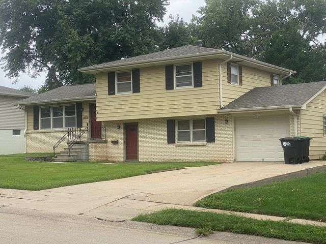 12609 N St, Omaha, NE 68137