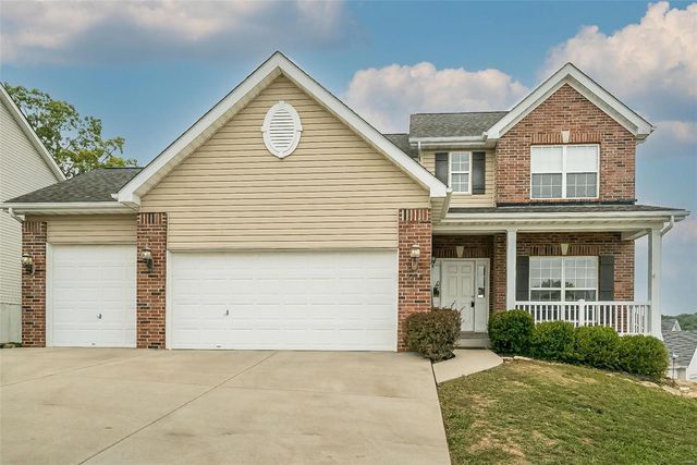 6744 Eagles View Dr, Pacific, MO 63069