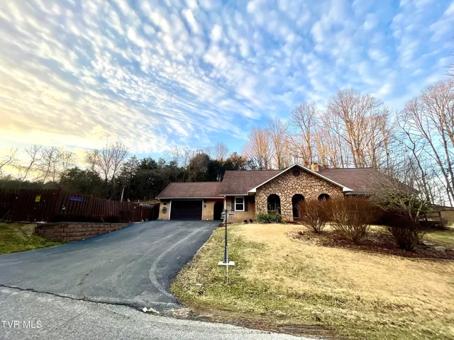 188 Bryan Dr, Richlands, VA 24641