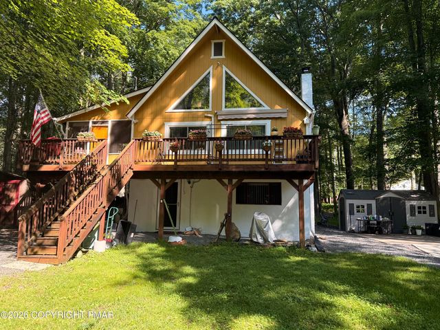 109 Marthas Ln, Pocono Lake, PA 18347