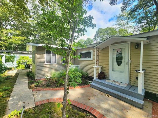 525 Riverleigh Avenue #67, Riverhead, NY 11901