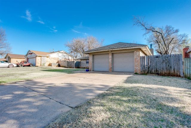 5504 NW 67th St, Warr Acres, OK 73132