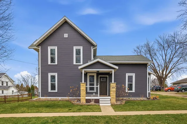 226 S  Sidney St, Shullsburg, WI 53586