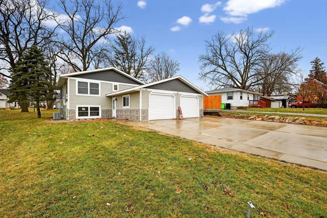 205 Ann St, Fox Lake, WI 53933