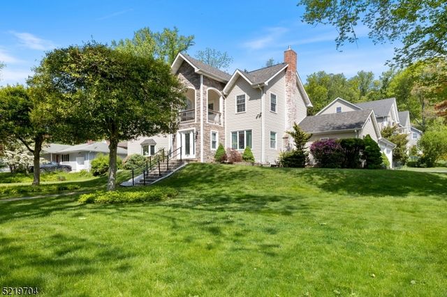 77 Valleyview Rd, Watchung, NJ 07069