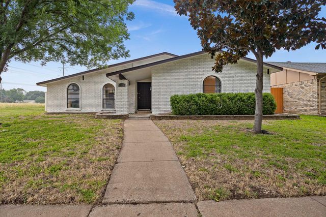 5124 Stanley Dr, The Colony, TX 75056