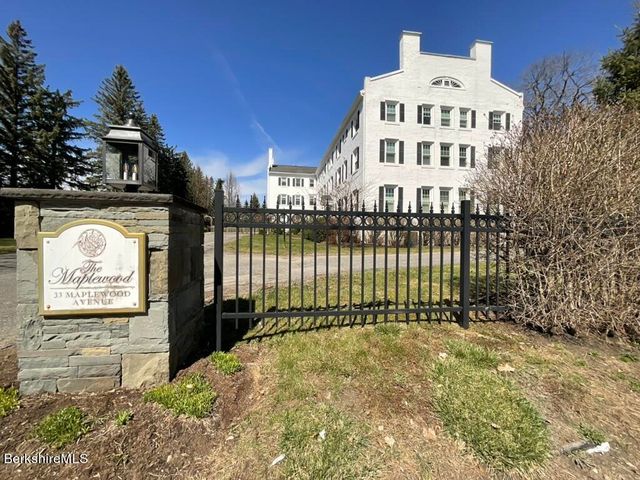 33 Maplewood Ave #304, Pittsfield, MA 01201
