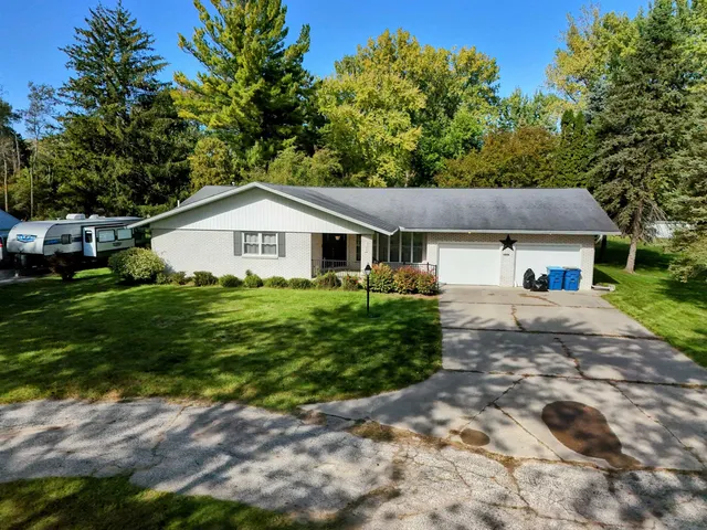 1056 W  Center Rd, Essexville, MI 48732
