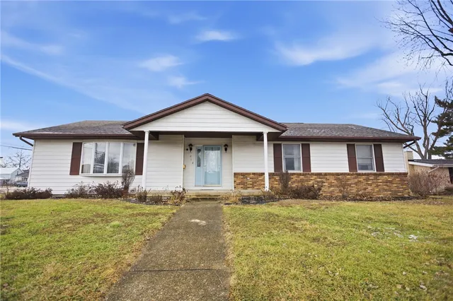 4 N  Edwards St, Altamont, IL 62411