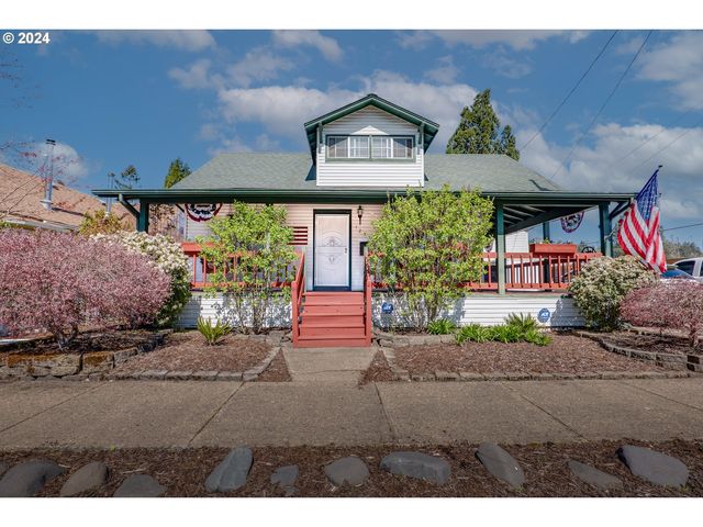 1232 W  Main St, Cottage Grove, OR 97424