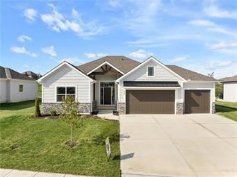 835 Bridgeshire Dr, Raymore, MO 64083