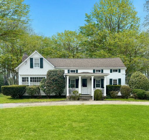 359 S  Country Rd, Brookhaven, NY 11719
