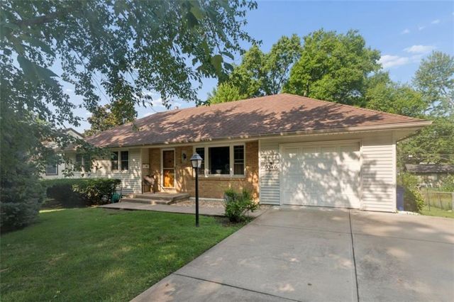 9346 Mackey St, Overland Park, KS 66212