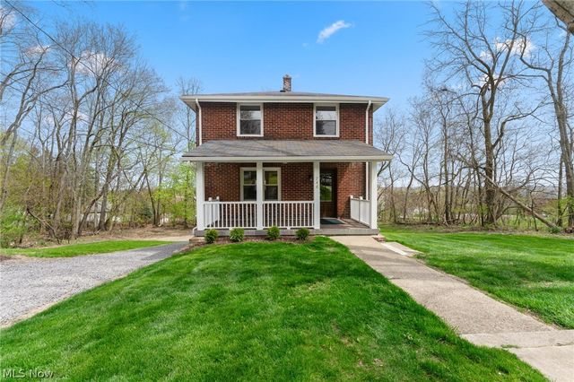 746 Grover Ave, Masury, OH 44438