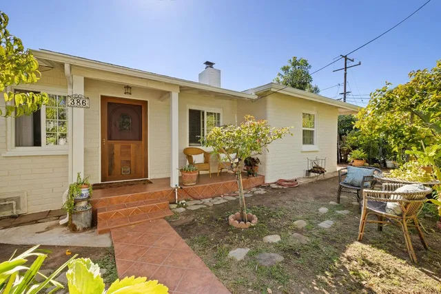 386 Larmier Ave, Oak View, CA 93022