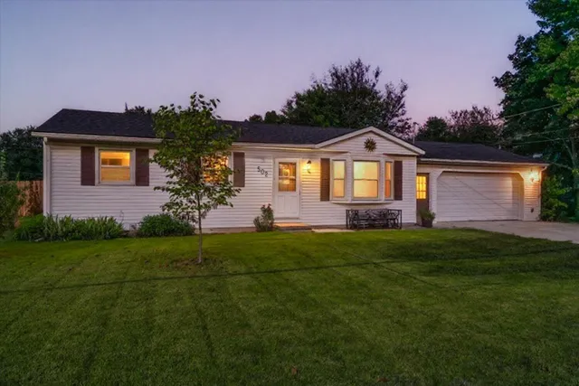 502 S  35th St, Galesburg, MI 49053
