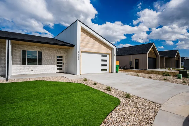 4705 Oxbow Dr, Sheridan, WY 82801