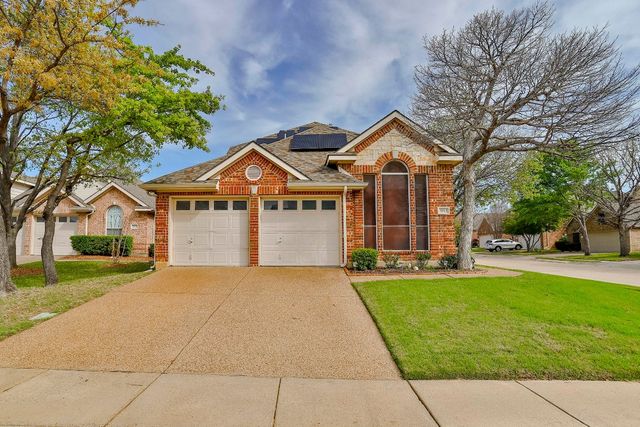 3813 Crown Ct, Bedford, TX 76021