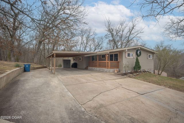 1904 Cherry St, Seneca, MO 64865