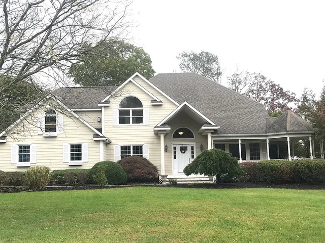 172 Michaels Ln, Wading River, NY 11792