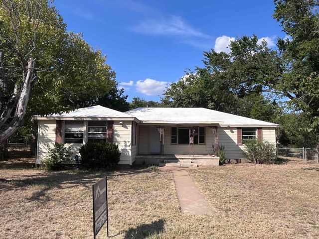 209 Prairie Ave, Petrolia, TX 76377