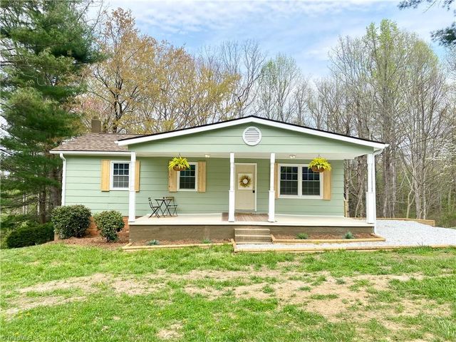 208 Eleanor Ave, Mount Airy, NC 27030