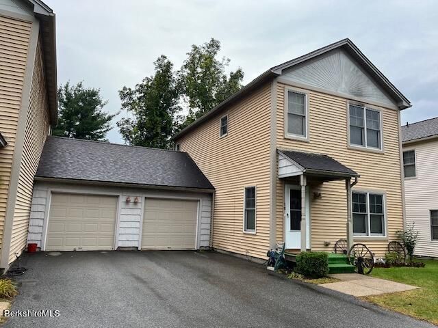 10 Stanley Dr, Great Barrington, MA 01230