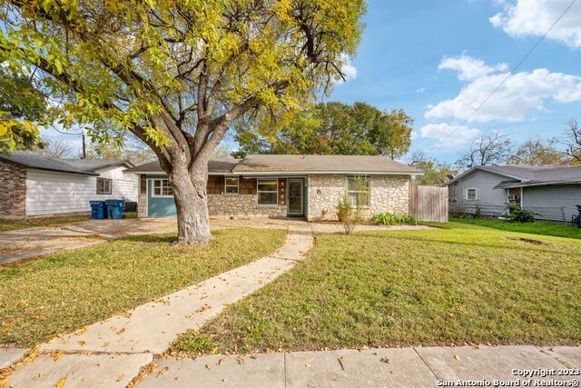 4402 HICKORY HILL DR, Kirby, TX 78219