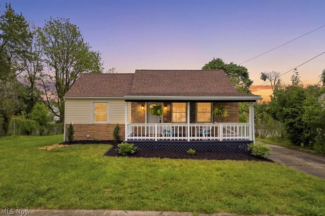 359 High Grove Blvd, Akron, OH 44312