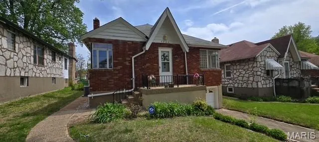 3206 Capehart Dr, Saint Louis, MO 63121