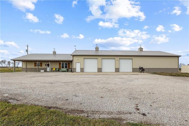 9107 NW State Route 52, Amoret, MO 64722