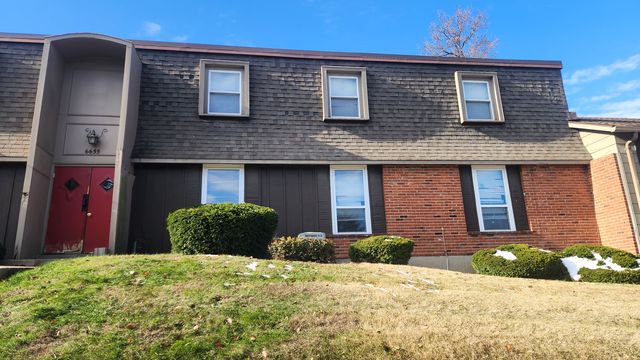 6655 Blossomwood Dr, Florissant, MO 63033