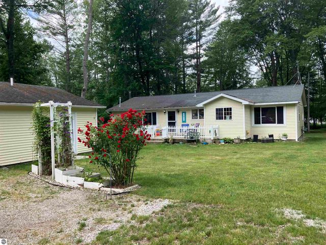 5611 E  Shore Dr NE, Kalkaska, MI 49646