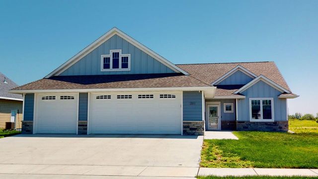 2611 Sweetgrass Dr, Brookings, SD 57006