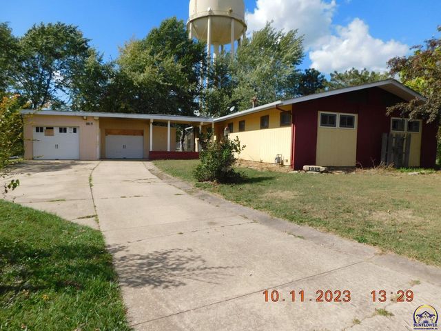 1815 SW Clearview Cir, Topeka, KS 66619