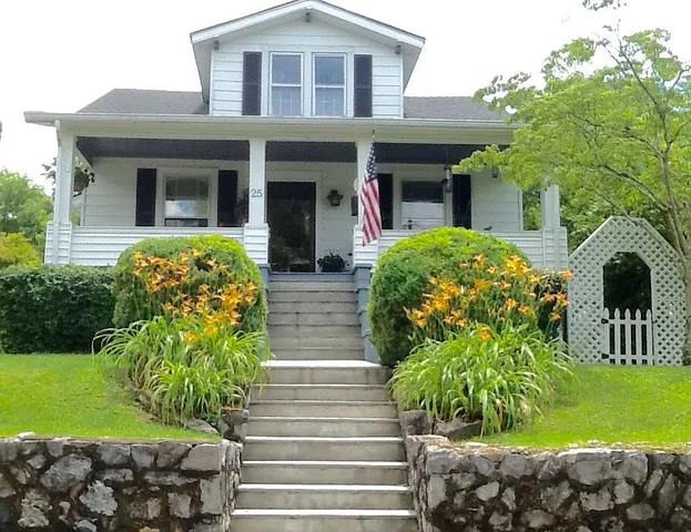 25 Westside Ct, Lexington, VA 24450