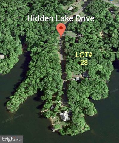 28 Hidden Lake Dr, Montross, VA 22520