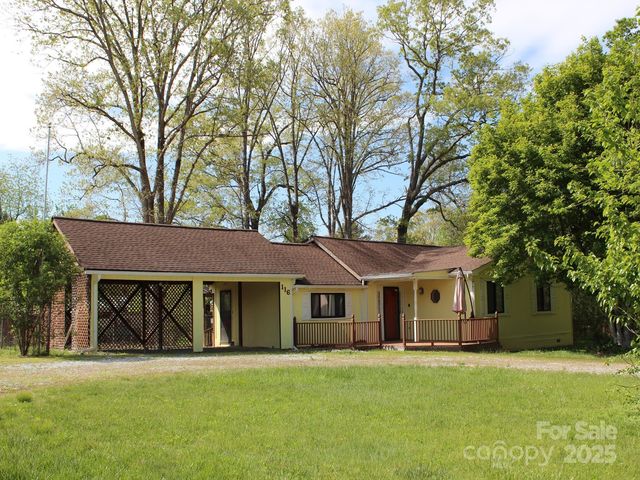 116 Bradshaw Ave, Hendersonville, NC 28792