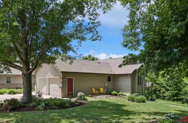 1002 135th Dr, Amana, IA 52203