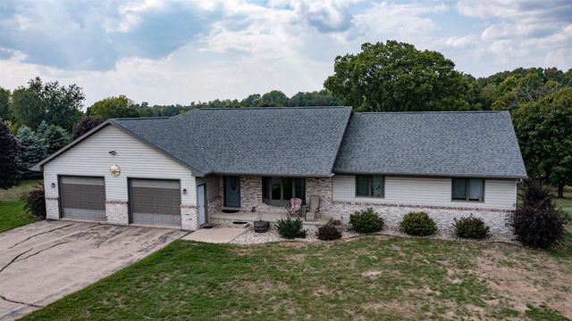 N4875 Larry Rd, New London, WI 54961