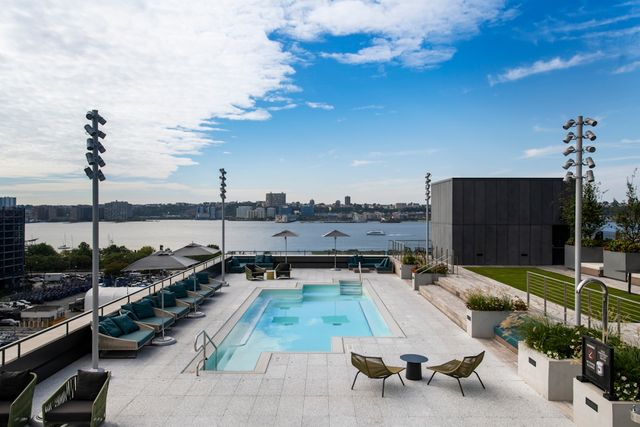 311 11th Ave #2101, New York, NY 10001