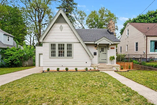 1724 Rossman Ave SE, Grand Rapids, MI 49507