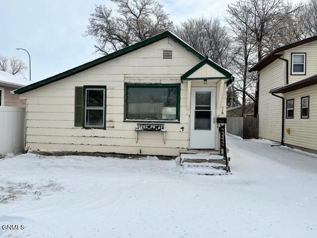 420 7th Ave NW, Jamestown, ND 58401